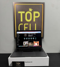 Carregar imagem no visualizador da galeria, Semi Novo - MacBook Air (de 13 polegadas, Processador M1 da Apple com CPU 8‑core e GPU 7‑core, 8 GB RAM, 512SSD) - Cinza espacial
